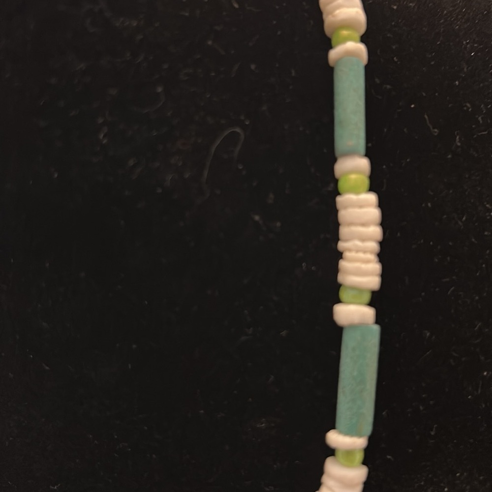 Turquoise and White colored Beaded Necklace 16’ - Picture 4 of 5